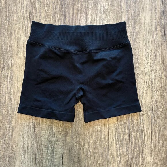 Contour Shorts- Black - Picture 1 of 2
